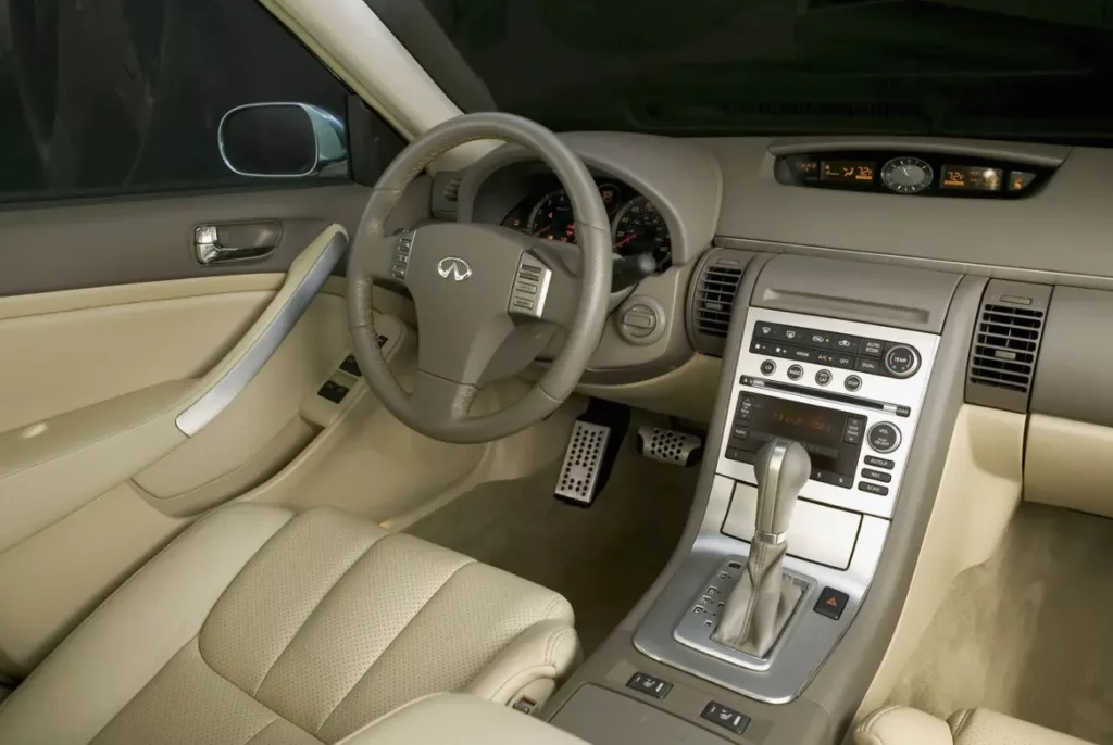 2005 Infiniti G35 interior image